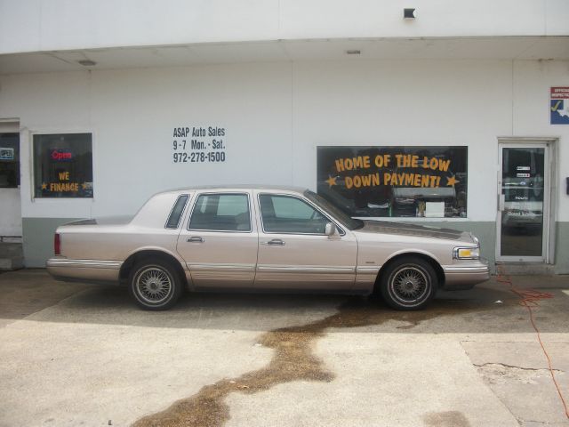Lincoln Town Car 1995 photo 1