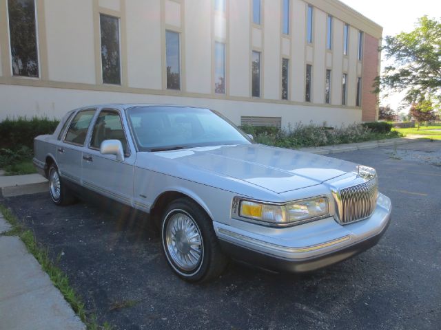 Lincoln Town Car DOWN 4.9 WAC Sedan