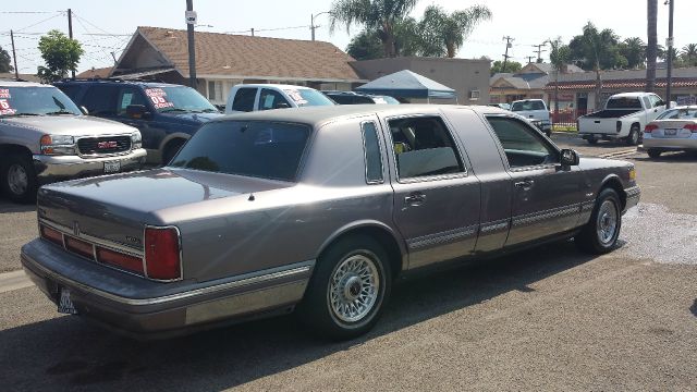 Lincoln Town Car 4dr Sdn I4 CVT ULEV Sedan