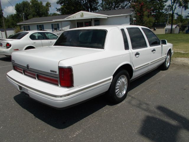 Lincoln Town Car DOWN 4.9 WAC Sedan