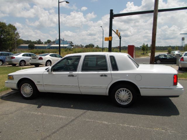 Lincoln Town Car 1996 photo 1