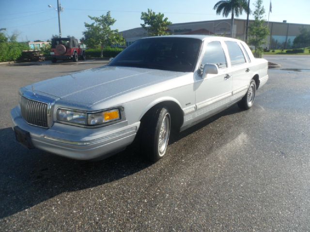 Lincoln Town Car 1996 photo 2