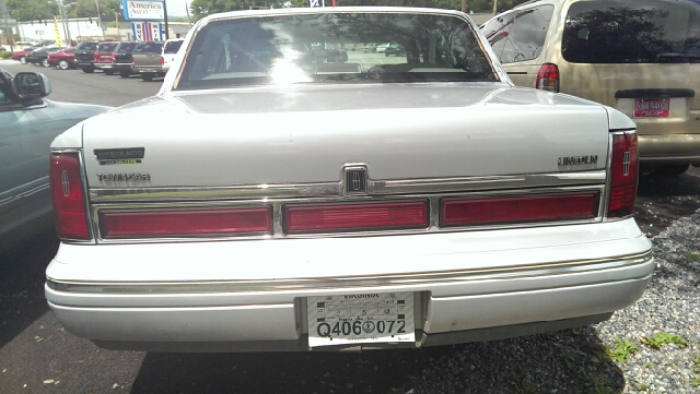 Lincoln Town Car 1996 photo 1