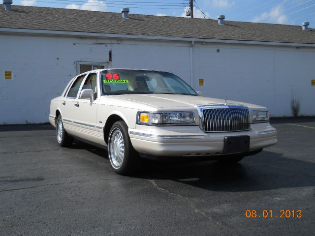 Lincoln Town Car 1996 photo 2