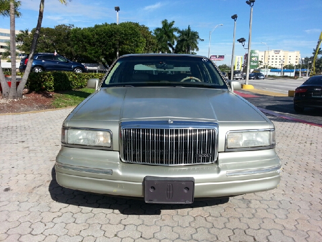 Lincoln Town Car 1997 photo 4