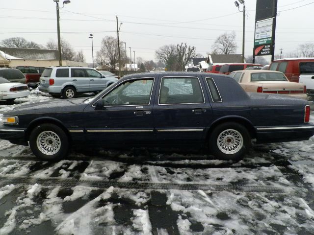 Lincoln Town Car DOWN 4.9 WAC Sedan