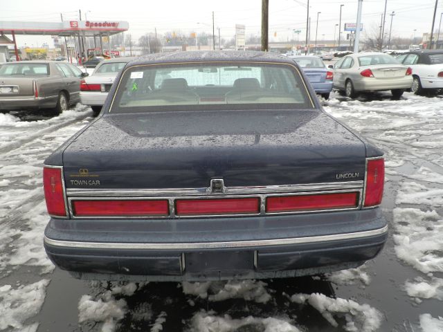 Lincoln Town Car 1997 photo 1