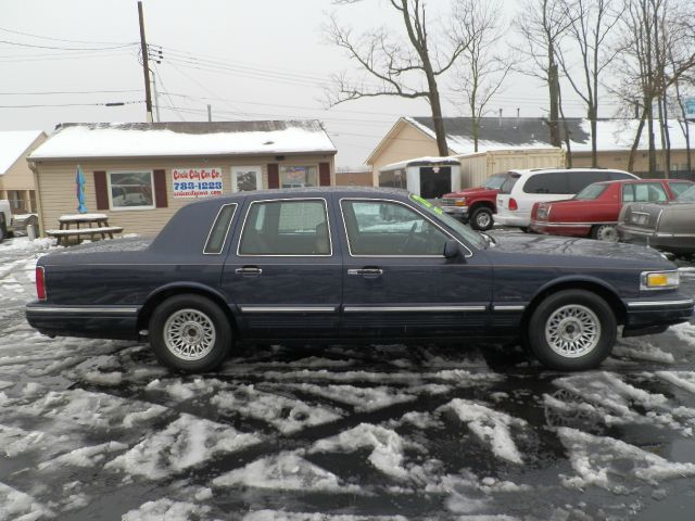 Lincoln Town Car 1997 photo 2