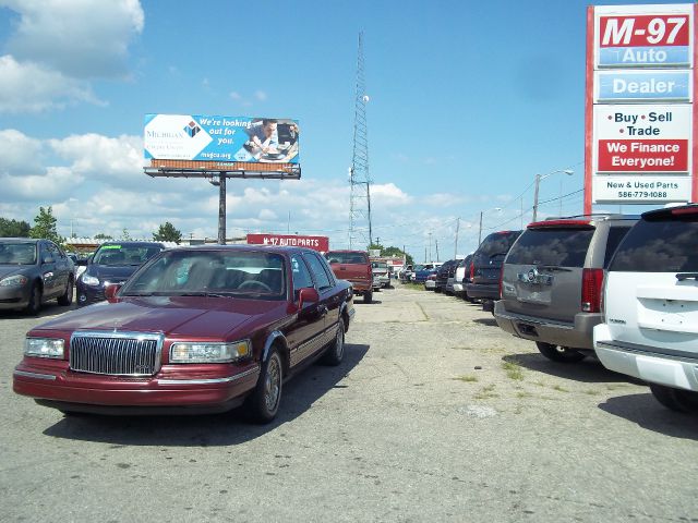 Lincoln Town Car DOWN 4.9 WAC Sedan