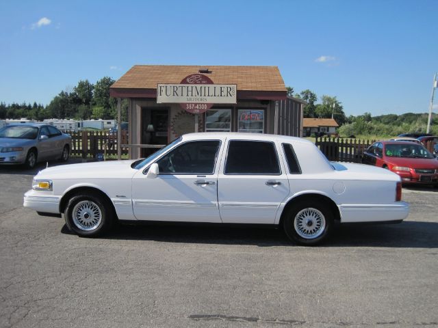 Lincoln Town Car 1997 photo 4
