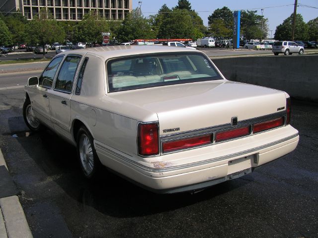 Lincoln Town Car 1997 photo 3