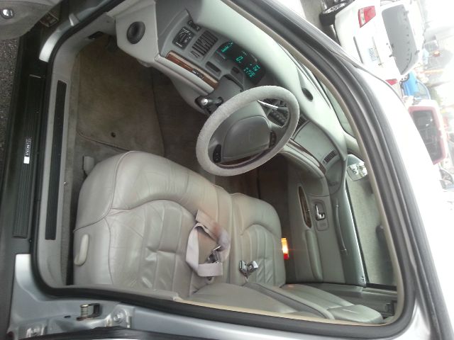 Lincoln Town Car 1997 photo 2