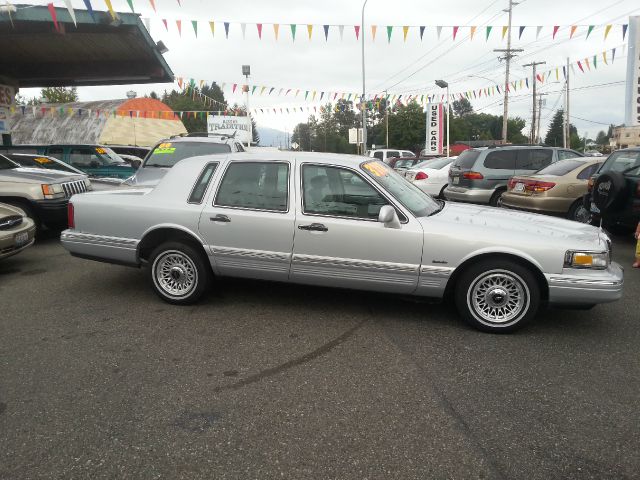 Lincoln Town Car 1997 photo 4