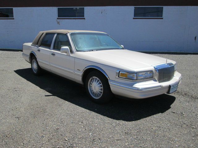 Lincoln Town Car 1997 photo 3