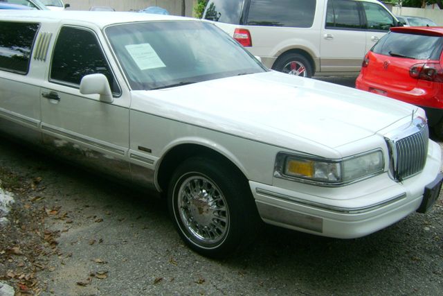Lincoln Town Car 1997 photo 2