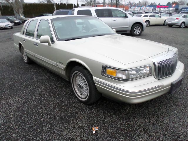 Lincoln Town Car 1997 photo 2