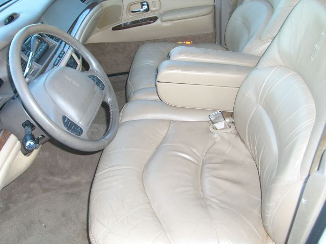 Lincoln Town Car DOWN 4.9 WAC Sedan