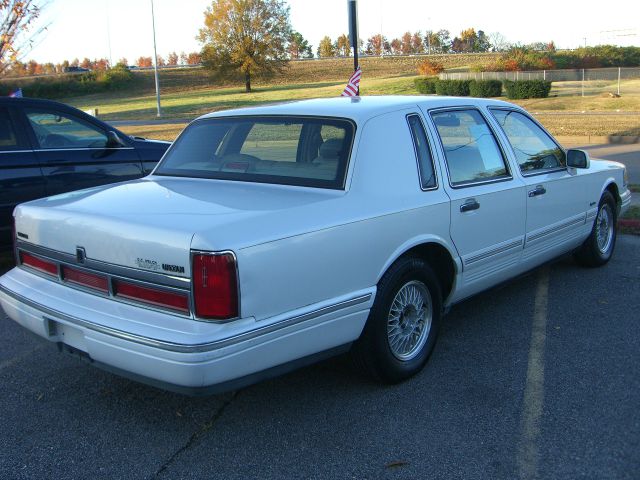 Lincoln Town Car 1997 photo 2