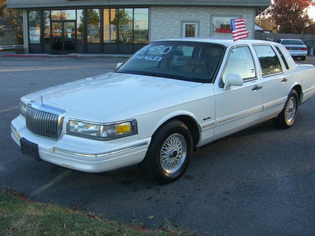 Lincoln Town Car 1997 photo 4