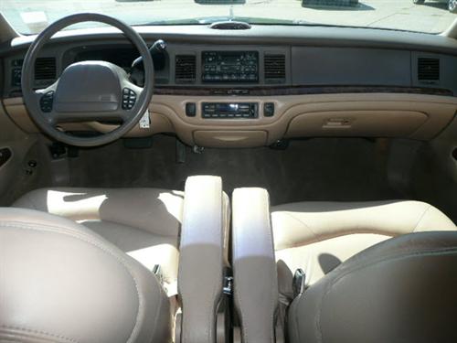 Lincoln Town Car 1997 photo 3