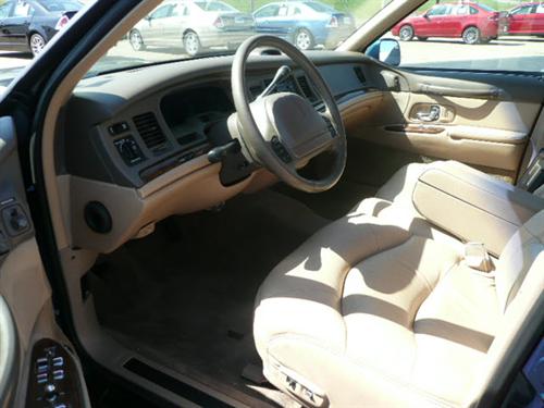 Lincoln Town Car 1997 photo 4