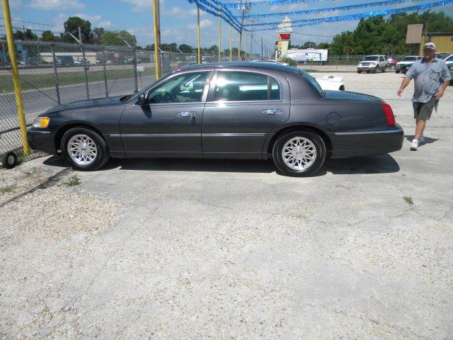 Lincoln Town Car DOWN 4.9 WAC Sedan