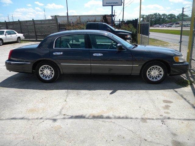 Lincoln Town Car 1998 photo 1