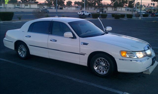 Lincoln Town Car Xtreme Sedan