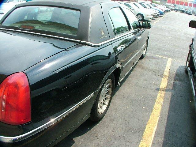 Lincoln Town Car 1998 photo 3