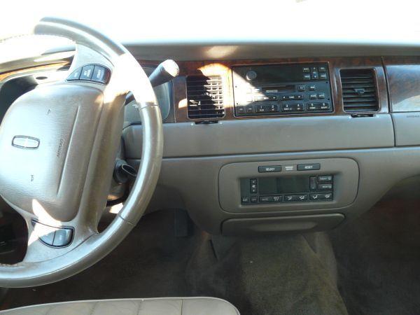 Lincoln Town Car 1998 photo 1