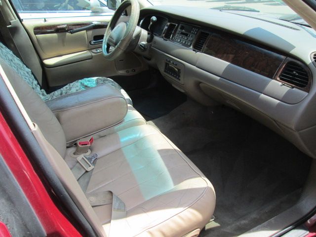 Lincoln Town Car DOWN 4.9 WAC Sedan