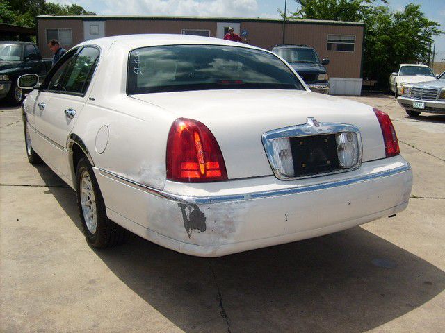 Lincoln Town Car 1998 photo 2