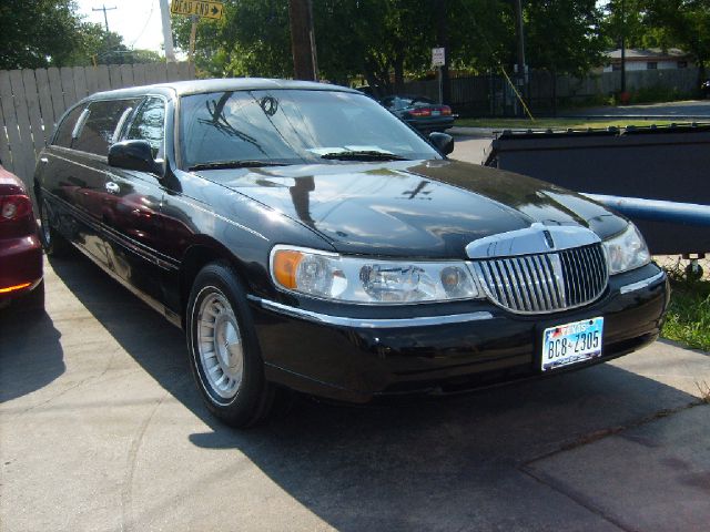 Lincoln Town Car 4X4 SLE Regular Cab Sedan