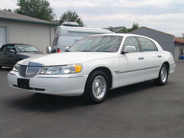 Lincoln Town Car DOWN 4.9 WAC Sedan