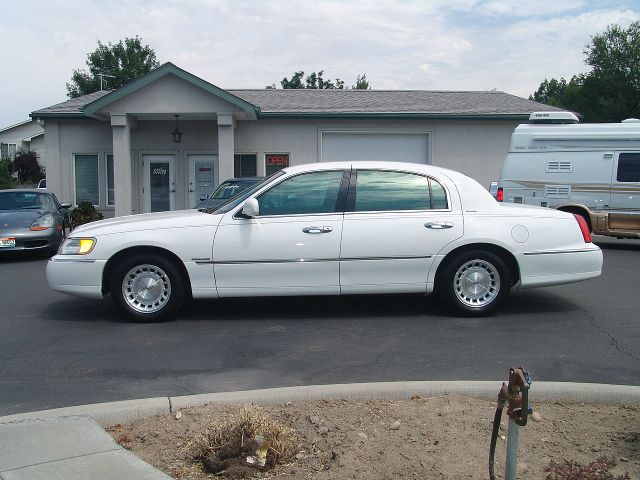 Lincoln Town Car 1998 photo 2