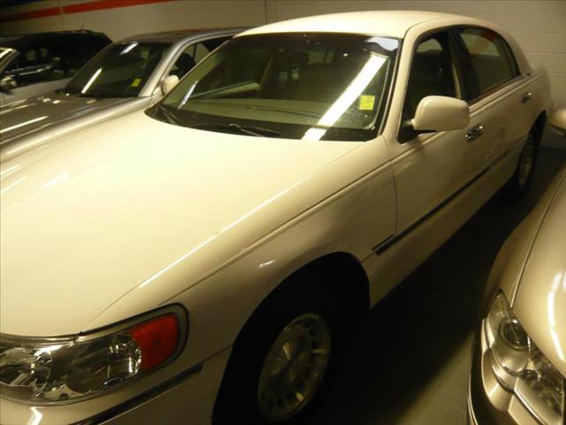 Lincoln Town Car 1999 photo 2