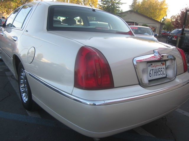 Lincoln Town Car 1999 photo 3