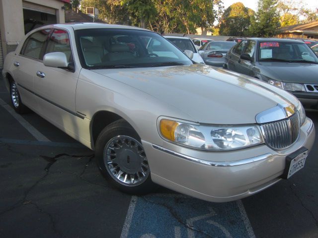 Lincoln Town Car 1999 photo 4