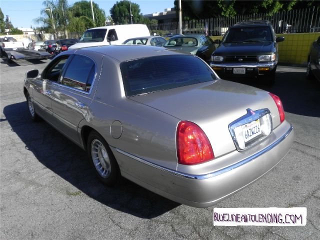 Lincoln Town Car DOWN 4.9 WAC Sedan