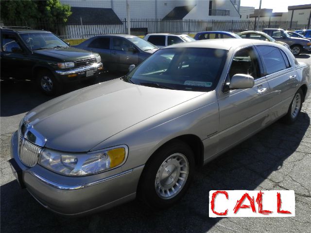 Lincoln Town Car 1999 photo 2