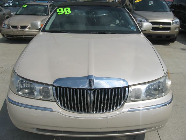 Lincoln Town Car 1999 photo 2