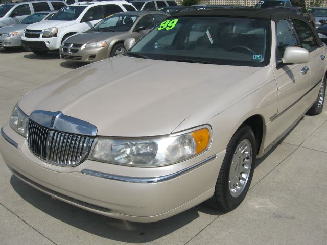 Lincoln Town Car 1999 photo 3