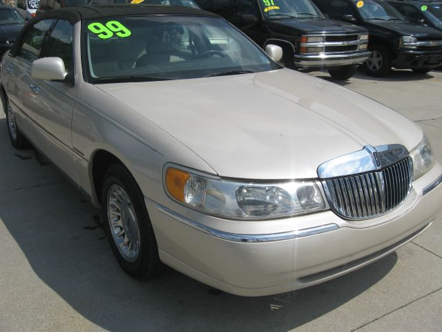 Lincoln Town Car 1999 photo 4