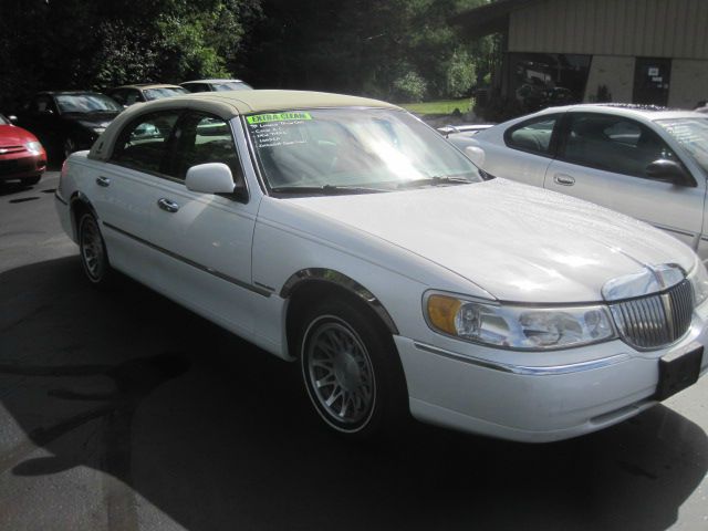 Lincoln Town Car DOWN 4.9 WAC Sedan