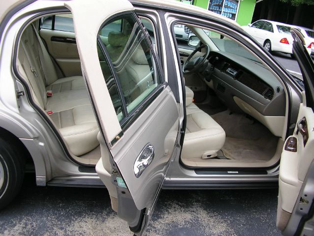 Lincoln Town Car DOWN 4.9 WAC Sedan