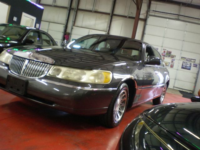 Lincoln Town Car DOWN 4.9 WAC Sedan