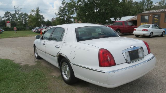 Lincoln Town Car DOWN 4.9 WAC Sedan