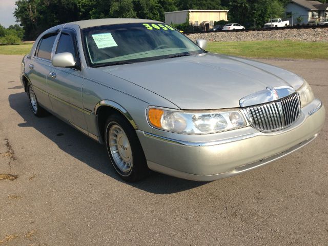 Lincoln Town Car 1999 photo 4