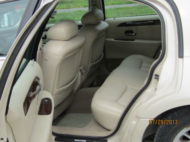 Lincoln Town Car 1999 photo 2