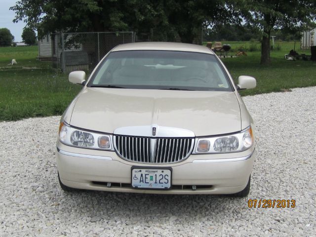 Lincoln Town Car 1999 photo 3